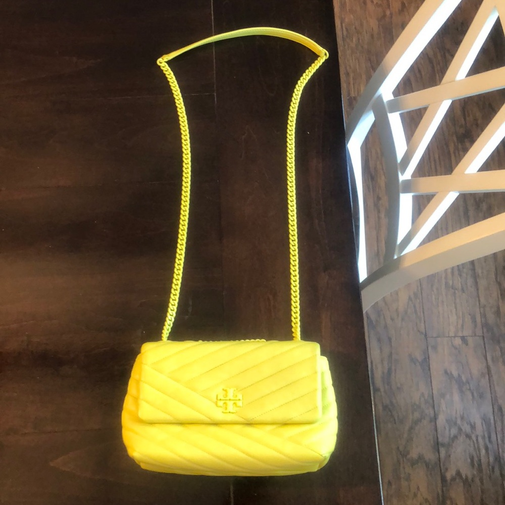 - Tory Burch Kira Chevron convertible shoulder/ crossbody bag. Great condition